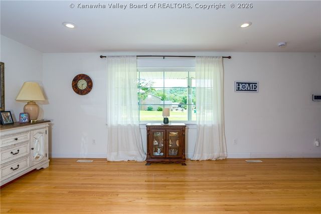 286 Sunnybrook Drive, Hurricane, WV 25526