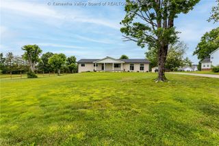 286 Sunnybrook Drive, Hurricane, WV 25526