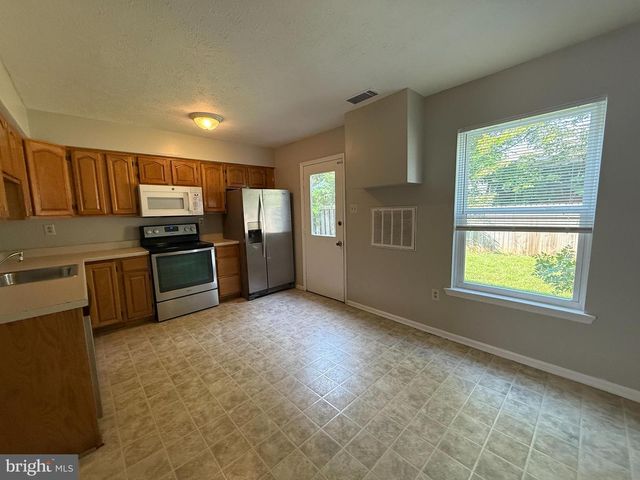 305 AVON CT, Winchester, VA 22601