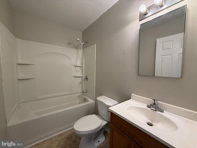 305 AVON CT, Winchester, VA 22601