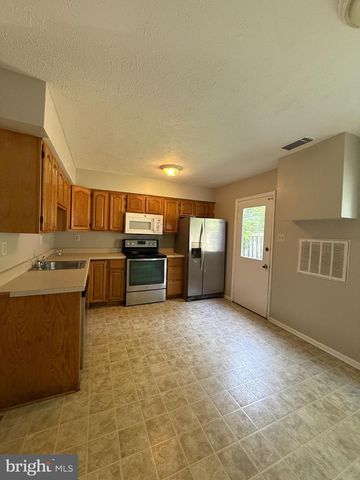 305 AVON CT, Winchester, VA 22601