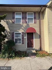 305 AVON CT, Winchester, VA 22601