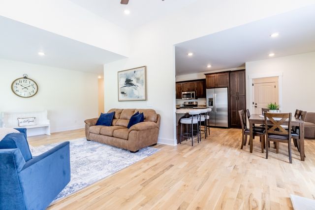 2094 Beverly Ct, Springfield, TN 37172