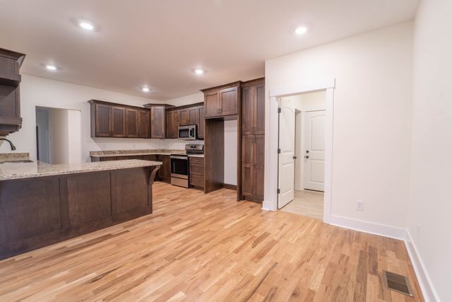 2094 Beverly Ct, Springfield, TN 37172