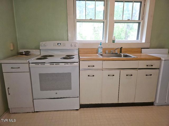 736 Northeast Park Avenue, Norton, VA 24273