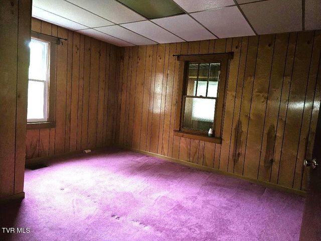 736 Northeast Park Avenue, Norton, VA 24273