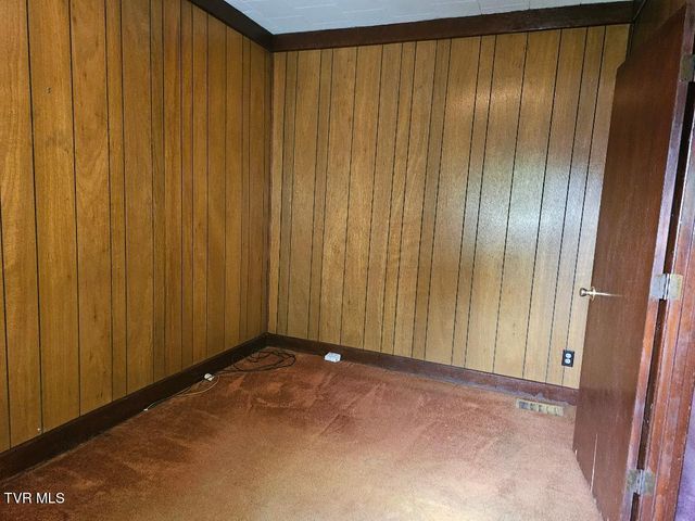 736 Northeast Park Avenue, Norton, VA 24273