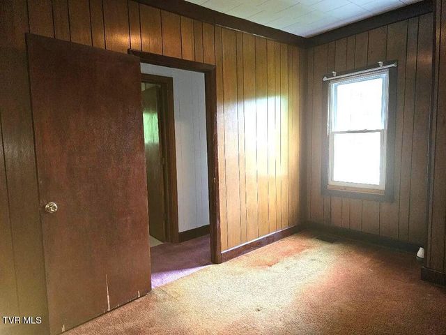 736 Northeast Park Avenue, Norton, VA 24273