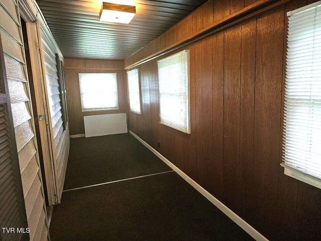 736 Northeast Park Avenue, Norton, VA 24273