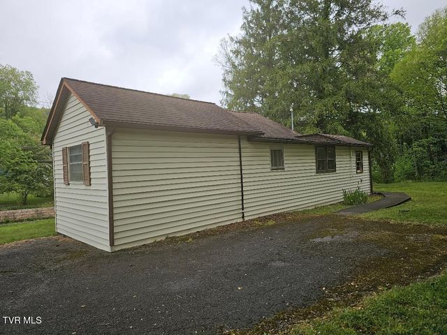 736 Northeast Park Avenue, Norton, VA 24273