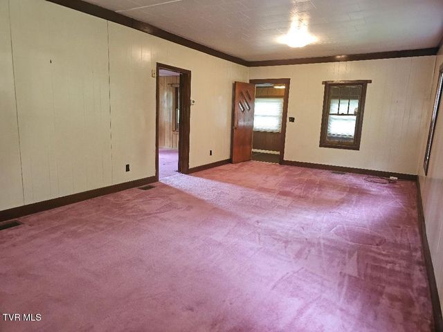 736 Northeast Park Avenue, Norton, VA 24273