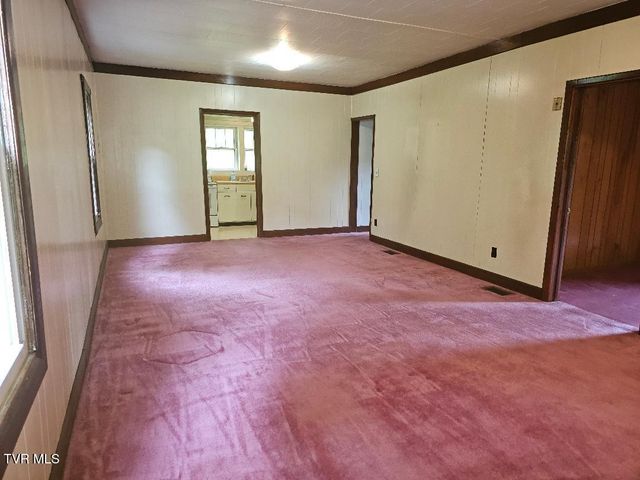 736 Northeast Park Avenue, Norton, VA 24273