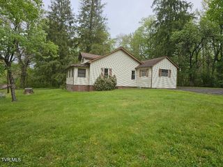 736 Northeast Park Avenue, Norton, VA 24273