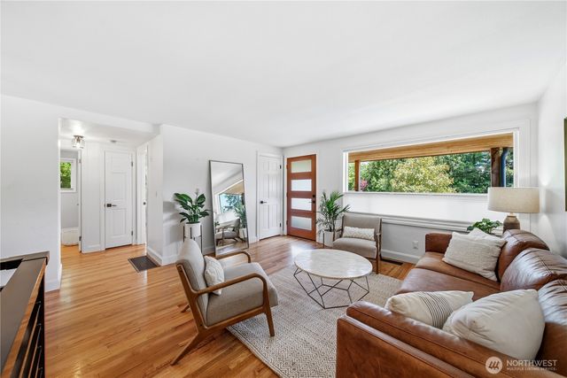 11239 35th Avenue SW, Seattle, WA 98146