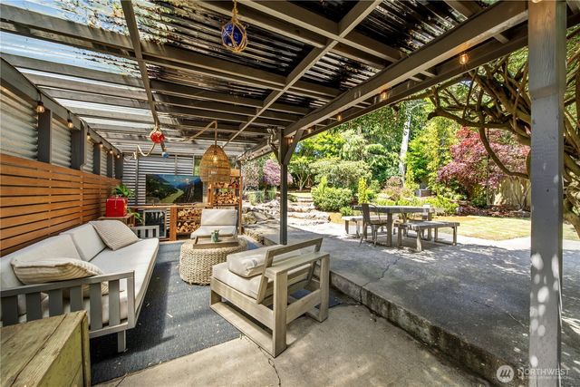 11239 35th Avenue SW, Seattle, WA 98146