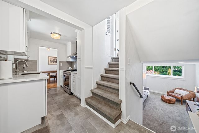 11239 35th Avenue SW, Seattle, WA 98146