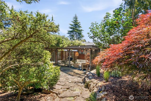 11239 35th Avenue SW, Seattle, WA 98146