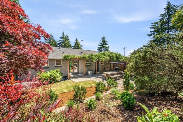 11239 35th Avenue SW, Seattle, WA 98146