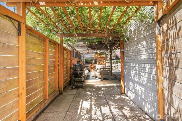 11239 35th Avenue SW, Seattle, WA 98146