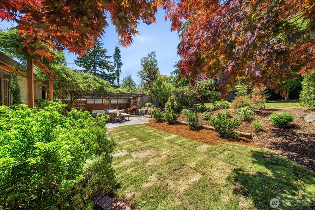 11239 35th Avenue SW, Seattle, WA 98146