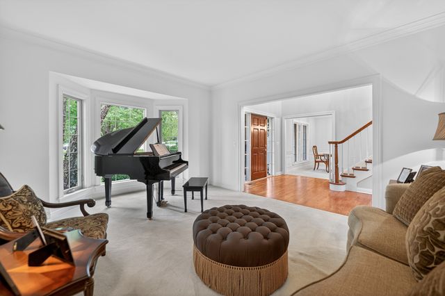 38W535 Golfview Court, St. Charles, IL 60175