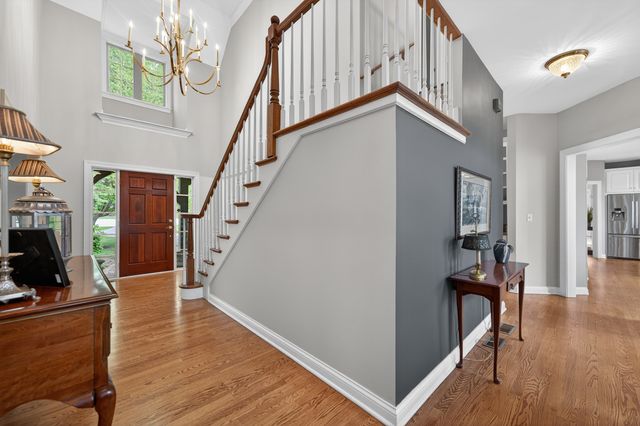 38W535 Golfview Court, St. Charles, IL 60175