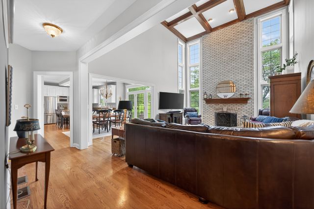 38W535 Golfview Court, St. Charles, IL 60175