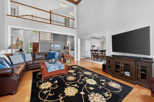 38W535 Golfview Court, St. Charles, IL 60175