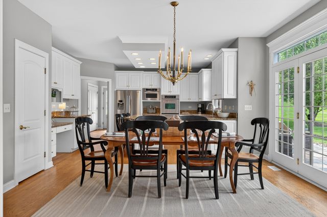 38W535 Golfview Court, St. Charles, IL 60175