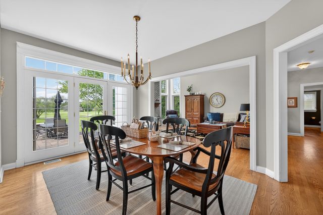38W535 Golfview Court, St. Charles, IL 60175