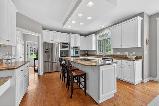 38W535 Golfview Court, St. Charles, IL 60175