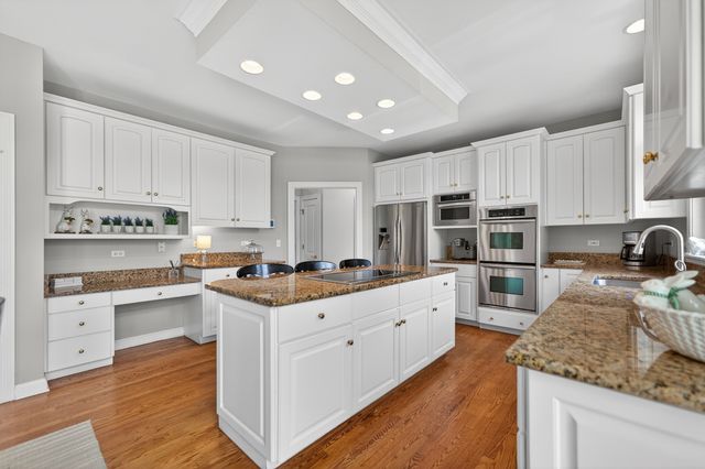 38W535 Golfview Court, St. Charles, IL 60175