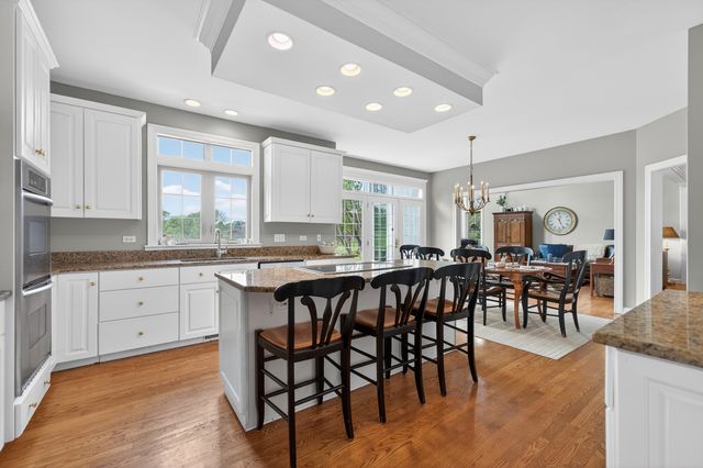 38W535 Golfview Court, St. Charles, IL 60175