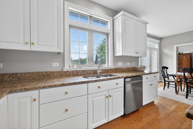 38W535 Golfview Court, St. Charles, IL 60175