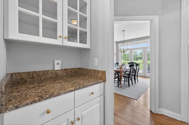38W535 Golfview Court, St. Charles, IL 60175