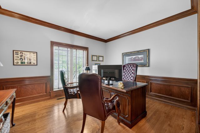 38W535 Golfview Court, St. Charles, IL 60175