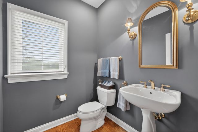 38W535 Golfview Court, St. Charles, IL 60175