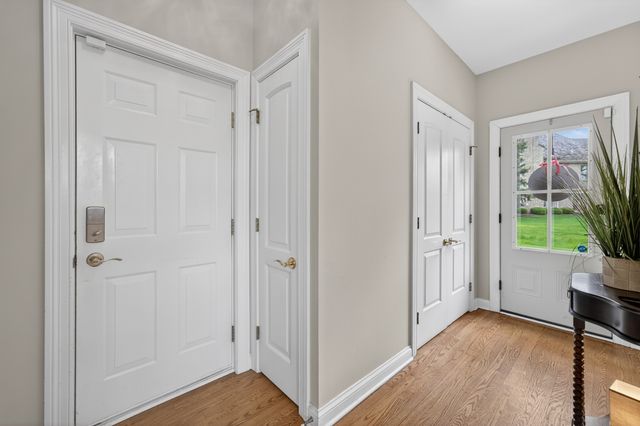 38W535 Golfview Court, St. Charles, IL 60175
