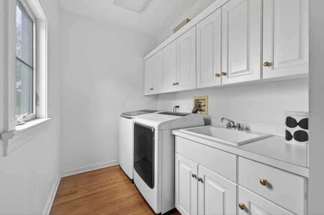 38W535 Golfview Court, St. Charles, IL 60175