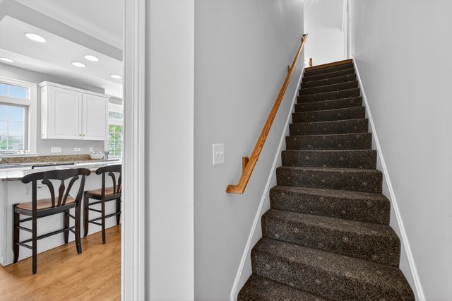 38W535 Golfview Court, St. Charles, IL 60175