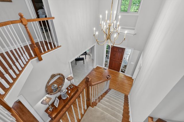 38W535 Golfview Court, St. Charles, IL 60175