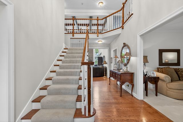38W535 Golfview Court, St. Charles, IL 60175