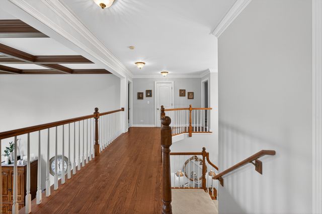 38W535 Golfview Court, St. Charles, IL 60175