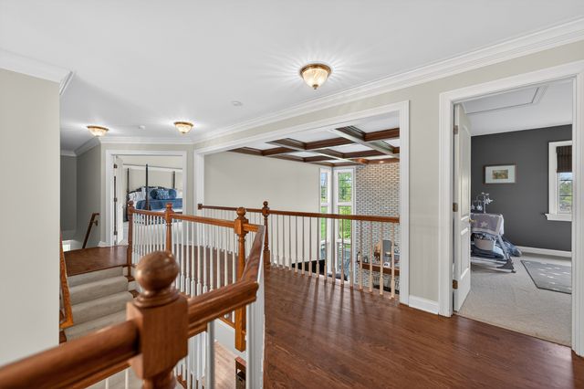38W535 Golfview Court, St. Charles, IL 60175