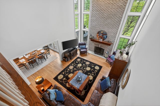 38W535 Golfview Court, St. Charles, IL 60175