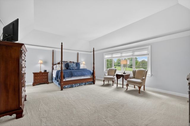 38W535 Golfview Court, St. Charles, IL 60175
