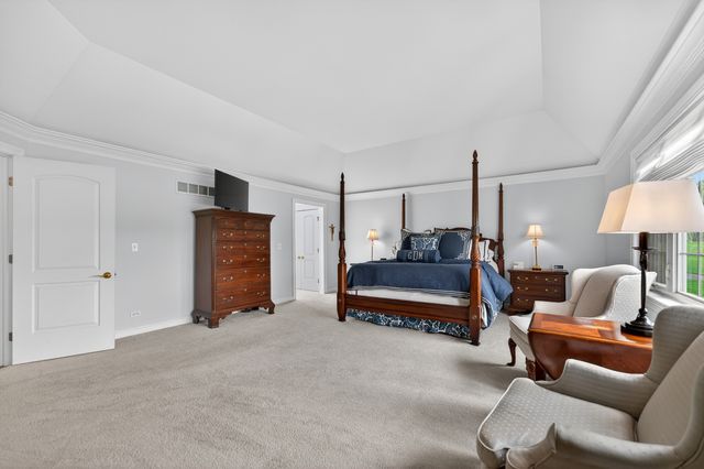 38W535 Golfview Court, St. Charles, IL 60175
