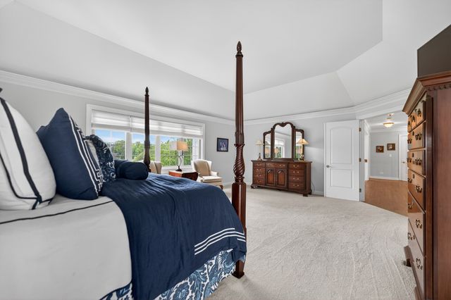 38W535 Golfview Court, St. Charles, IL 60175