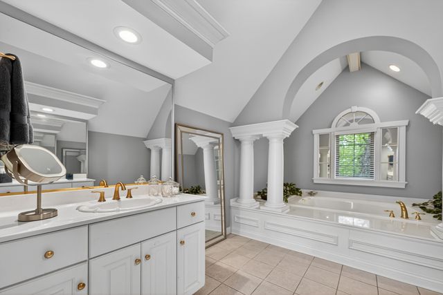 38W535 Golfview Court, St. Charles, IL 60175