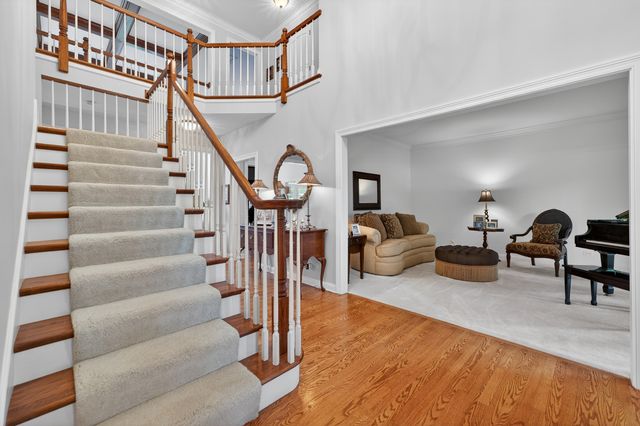 38W535 Golfview Court, St. Charles, IL 60175
